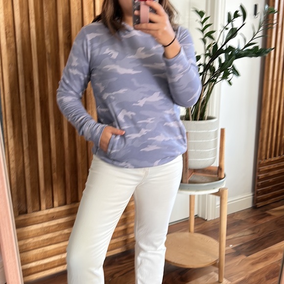 Athleta Light Purple Camo Break the Curve Hem Hoodie‎ Sweatshirt. Size 16/ XXL - Picture 1 of 11